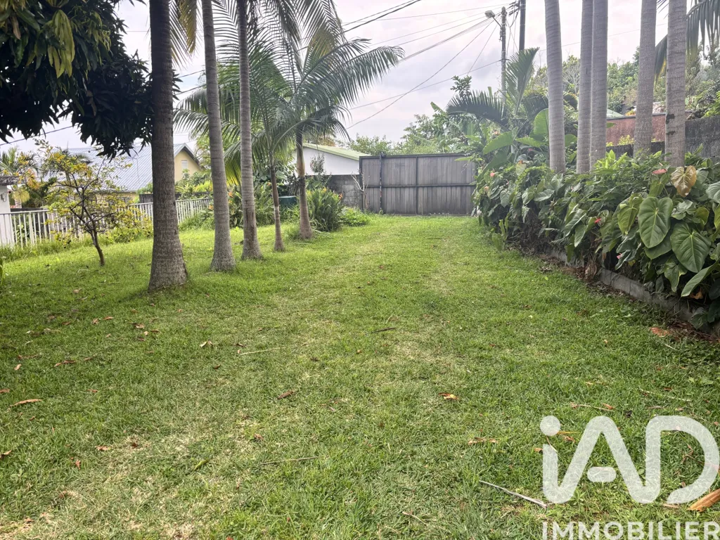 Aed - Buildable Land with Garden in Petite-Île