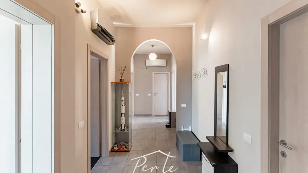 Esik - Modern Villa with Garden in Cerese, Borgo Virgilio