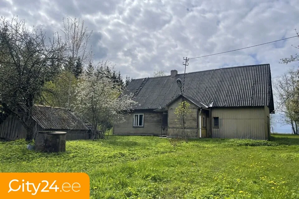 Välivaade - Traditional Wooden House with Outbuildings near Elva