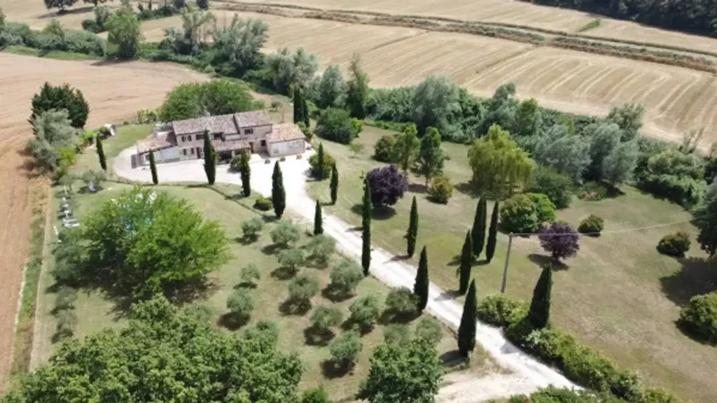 Õhuvaade - Rustic Casale with Pool in San Costanzo