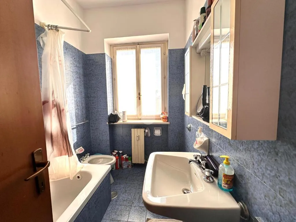 Salles de bain - First-Floor Apartment with Private Porch in Mozzo