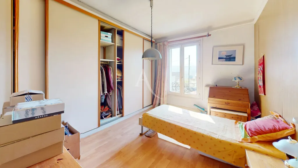 Bedrooms - Meulière House with Pool in Palaiseau