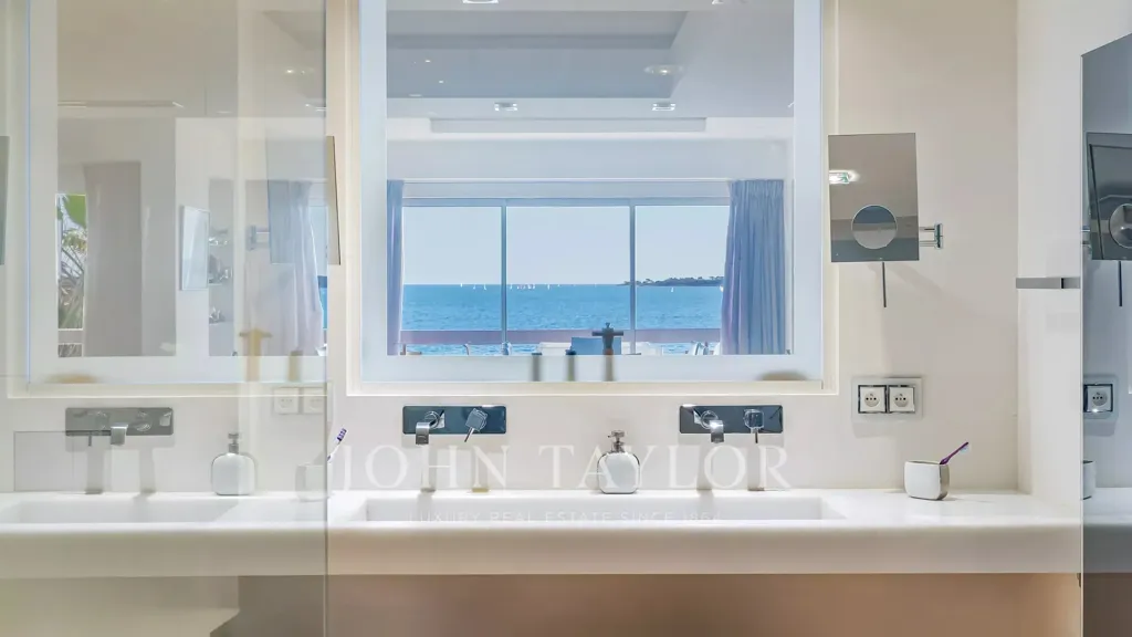 Bagni - Renovated Apartment with Sea View in Cannes