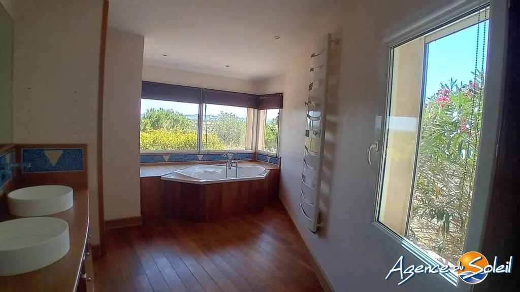 Salles de bain - Maison Luxueuse avec Piscine à Lézignan-Corbières