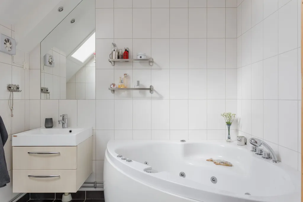 Bathrooms - Architectural Villa with Rental Unit in Väster