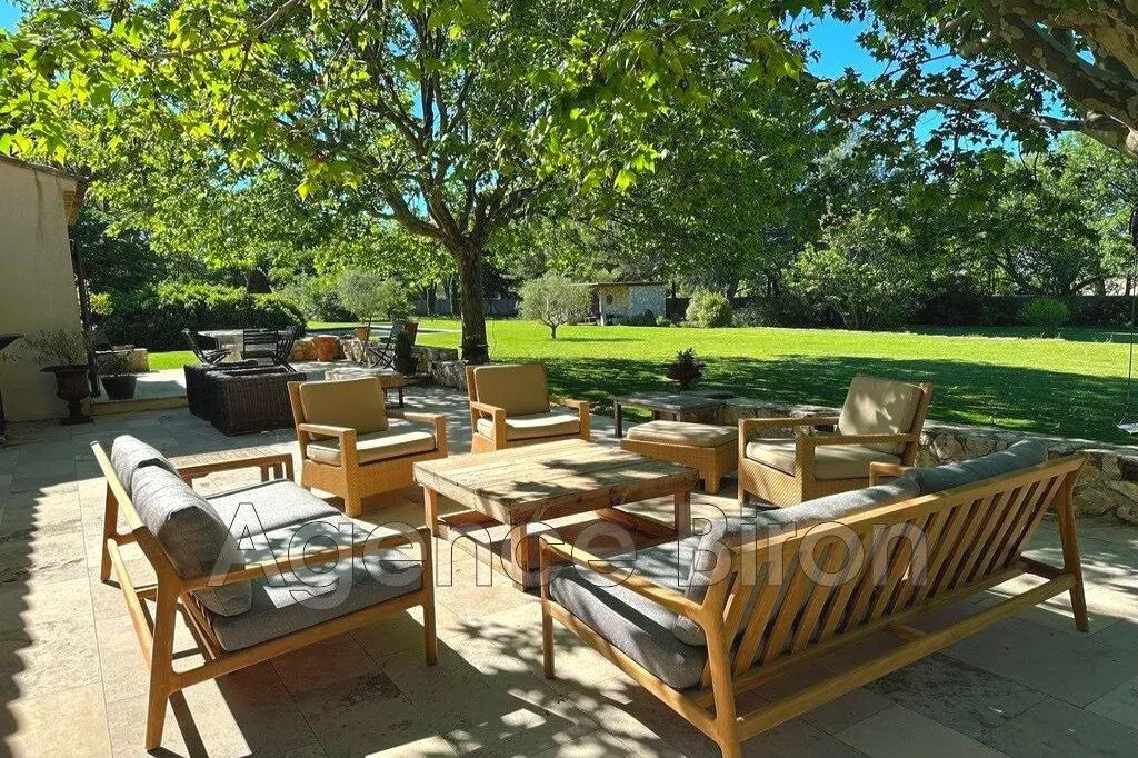 Terrasse - Villa Luxueuse avec Piscine à Puyricard