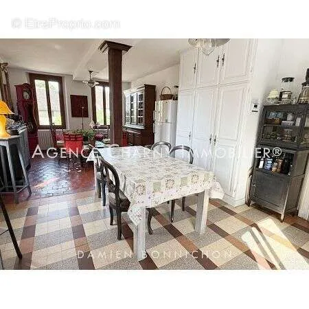 Söögituba - Historic Maison with Large Garden in Les Ormes