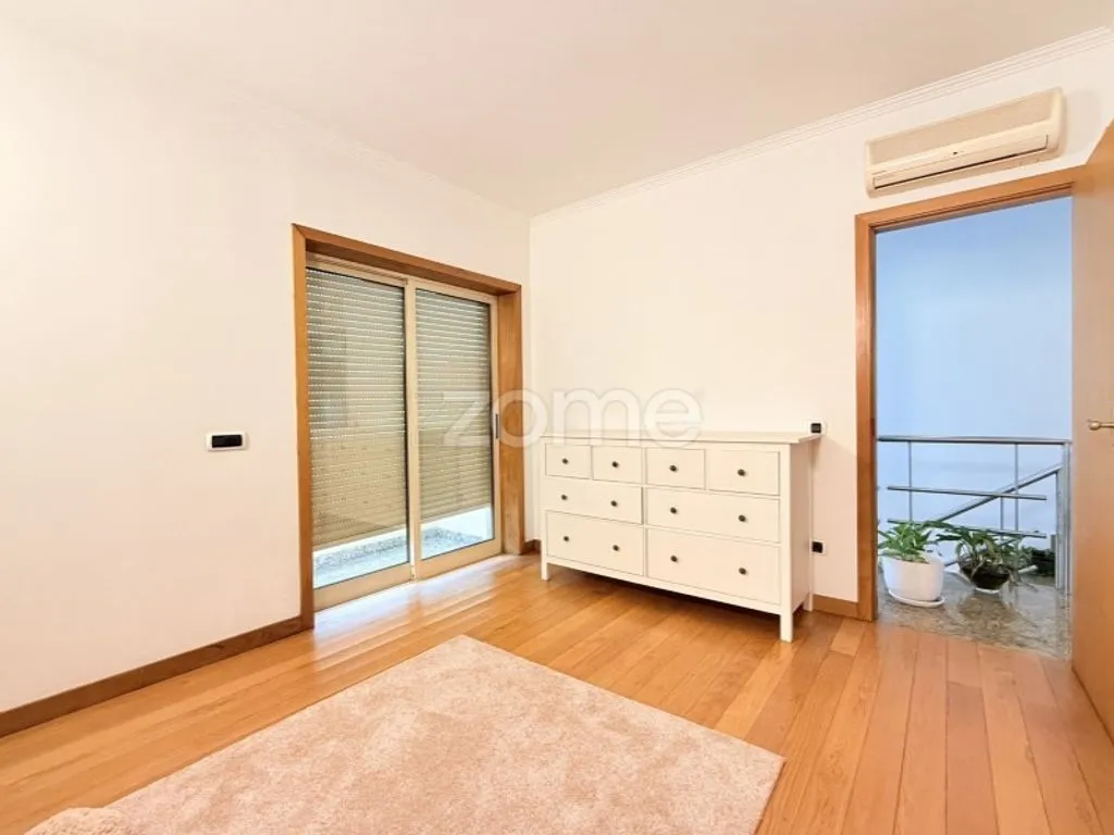 Magamistoad - Luxury House with Garage in Brito, Guimarães