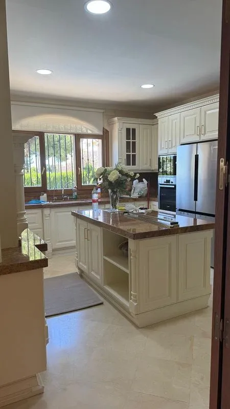 Kitchen - Villa with Pool in Costabella, East Marbella