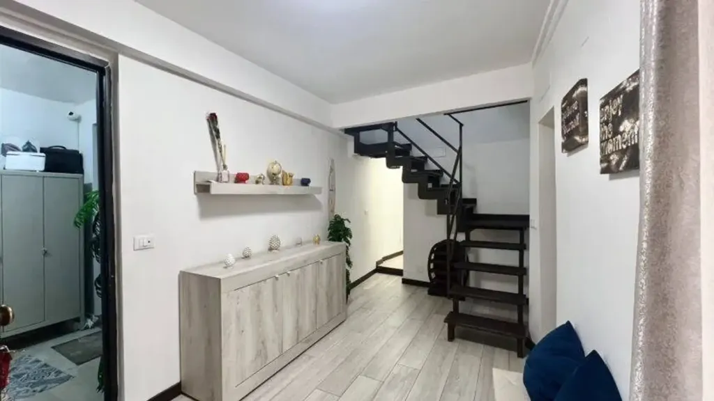 Entrée - Rustic Trilocale with Terrace in Palermo
