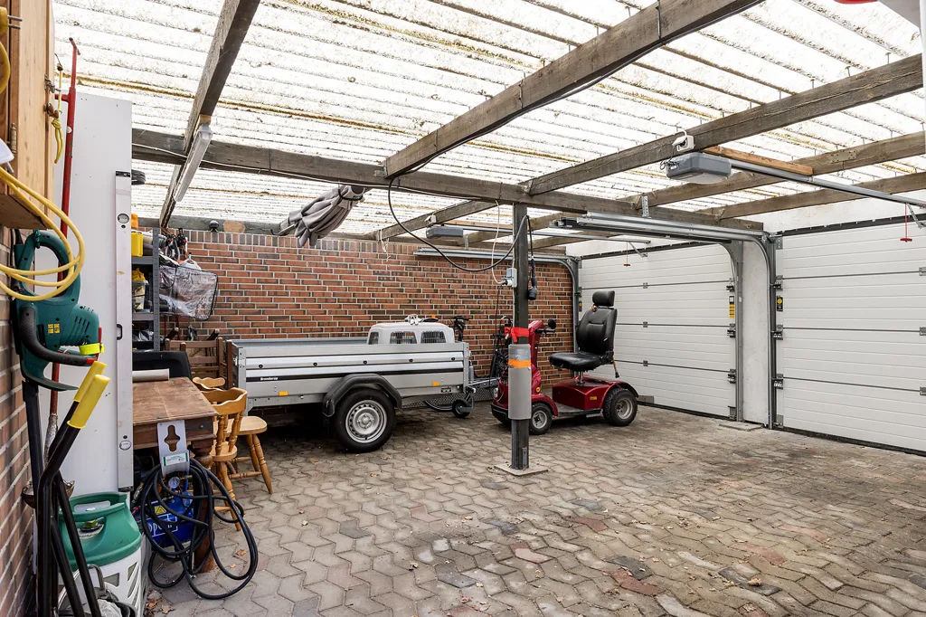 Garage - Etage Villa with Garden in Bønnerup Strand