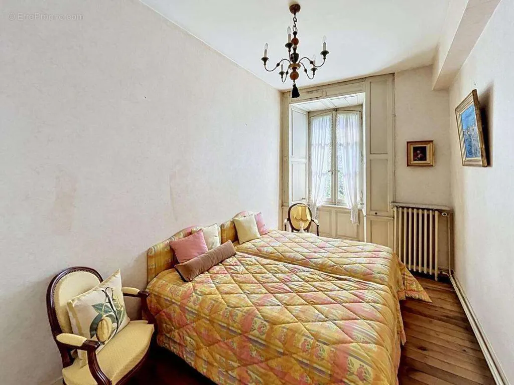 Magamistoad - Historic Townhouse with Courtyard in Montluçon