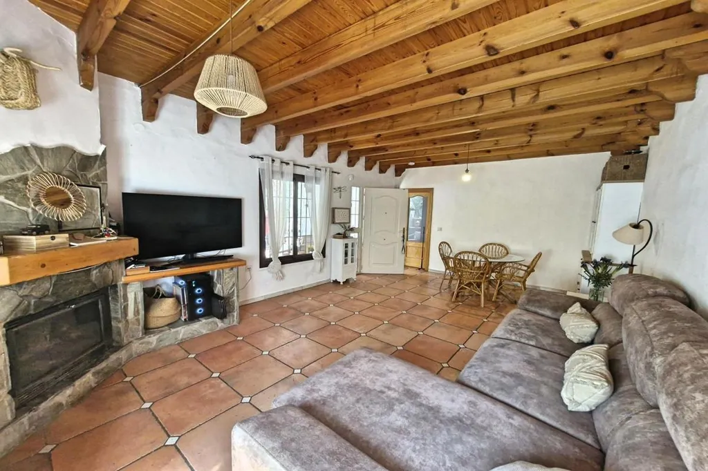 Elutuba - Riverside Finca with Terrace in Coín