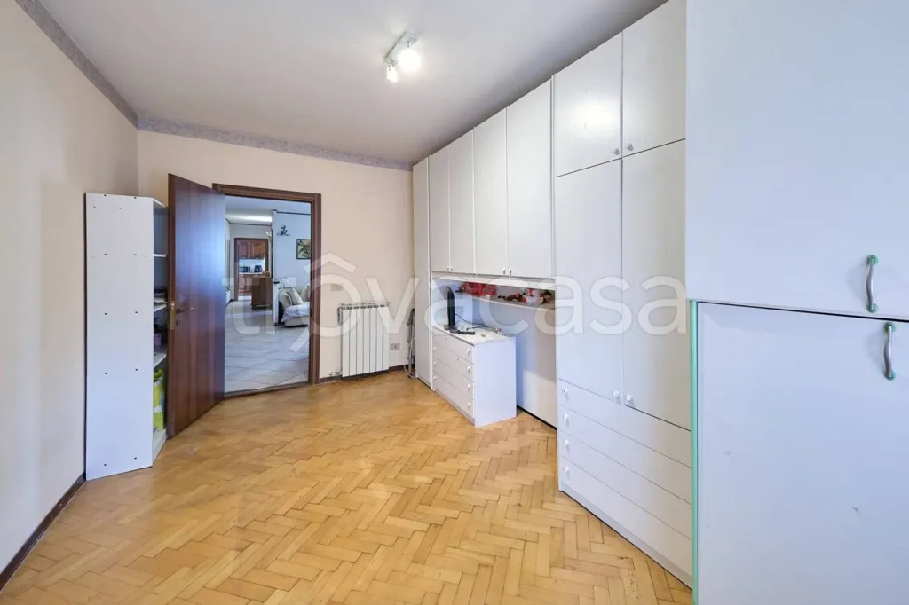 Cuisine - Trilocale with Balcony in Central Trieste