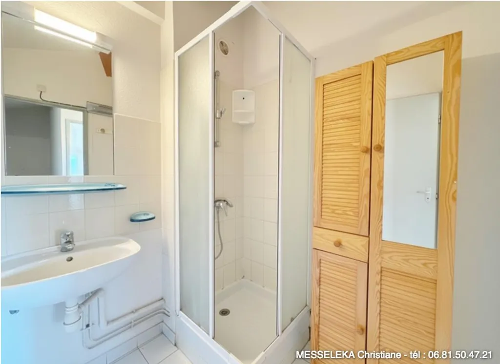 Bathrooms - Pavilion with Private Garden near Montpellier