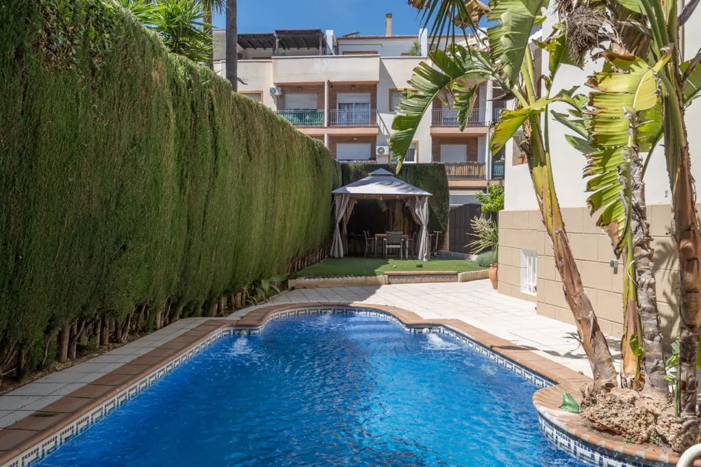 Bassein - Chalet with Pool and Terrace in Gojar