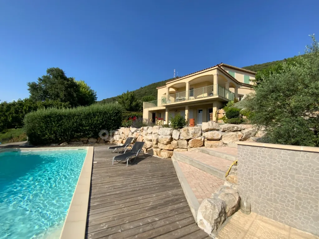 Piscina - Villa with Pool and View in Oraison