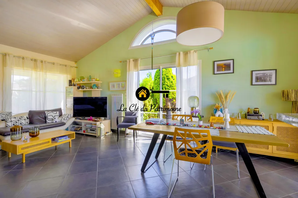 Sala da pranzo - House with Pool and Terrace in Saint-André-de-Cubzac