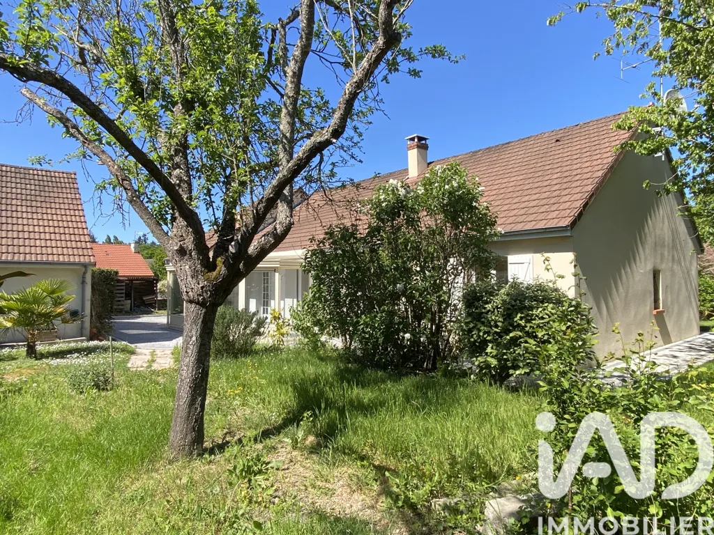 Jardin - Maison de Plain-Pied avec Véranda à Semoy