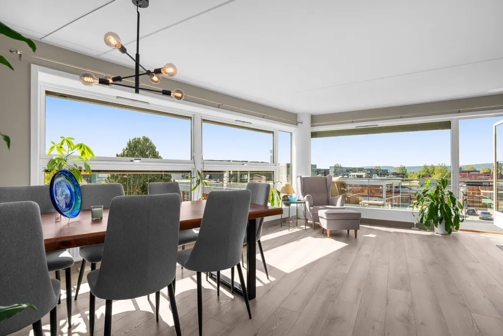 Söögituba - Modern 4-Bedroom Flat in Nannestad