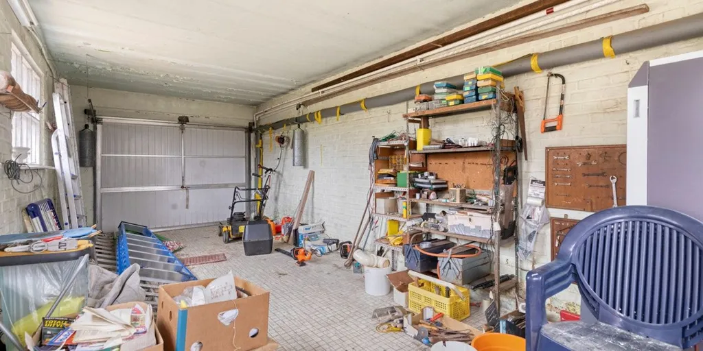 Garage - Villa avec Jardin et Garage à Haaltert