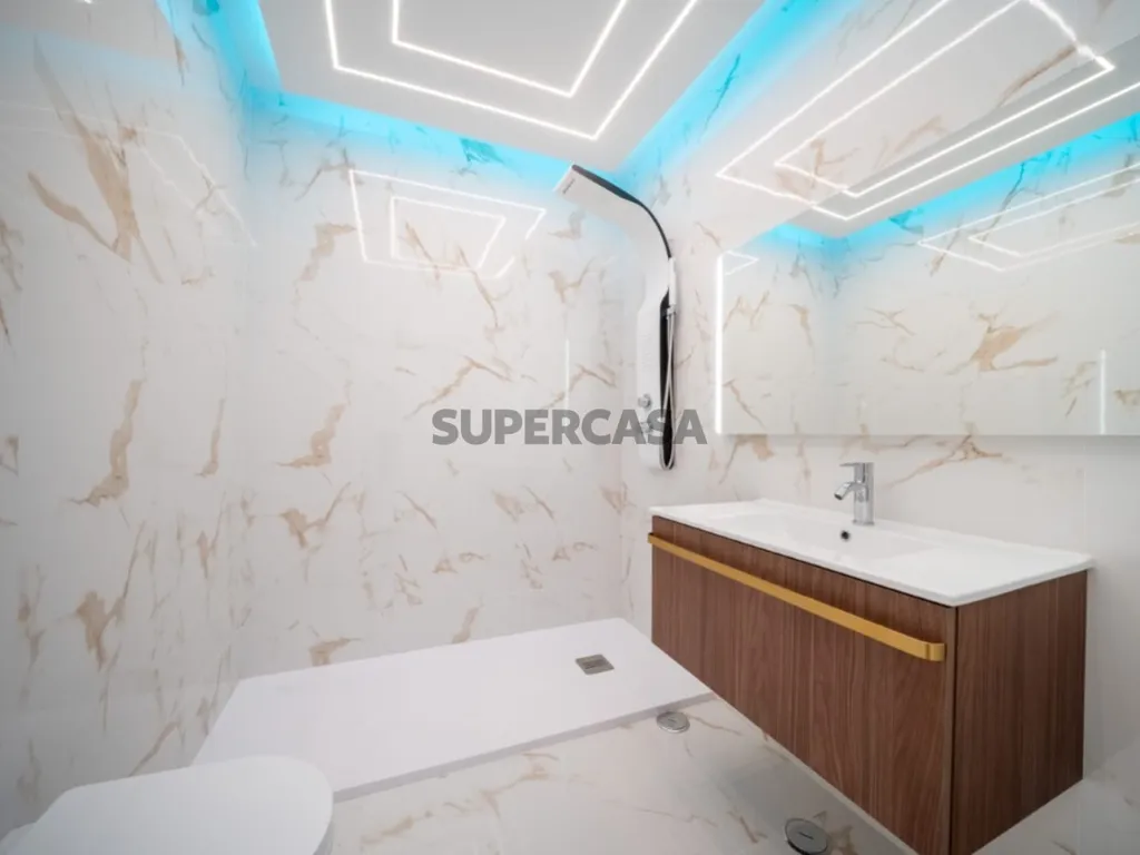 Bathrooms - 3-Bedroom Flat with Sea View in Loulé