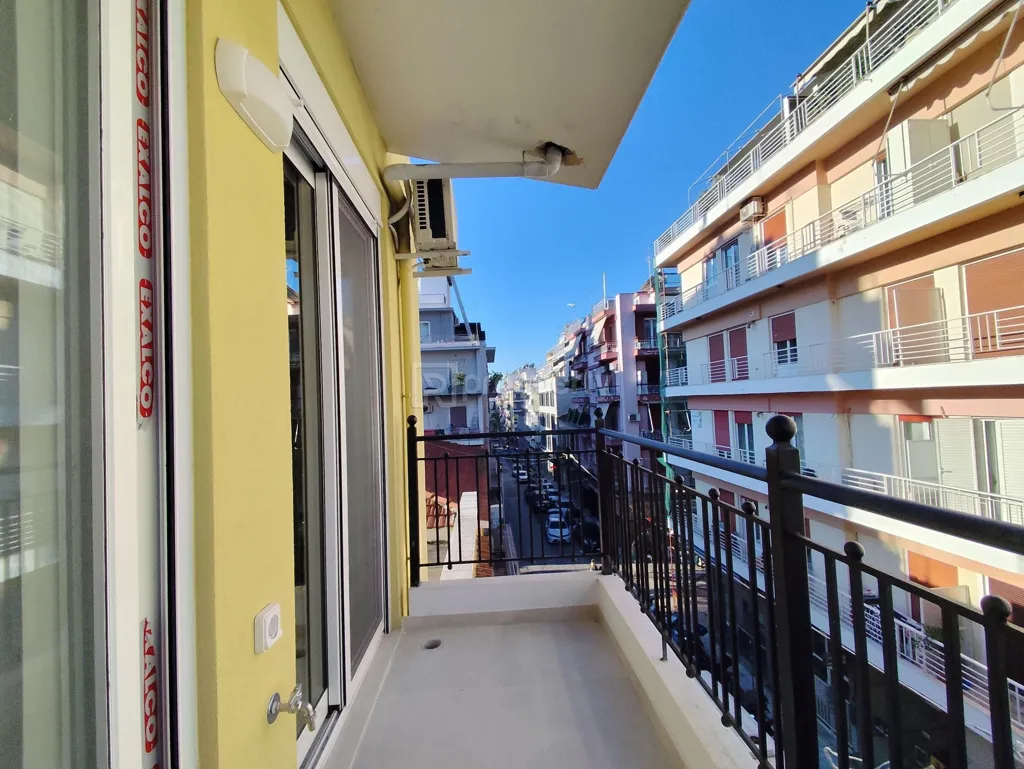 Rõdu - Modern Loft with Balcony in Patra City Centre