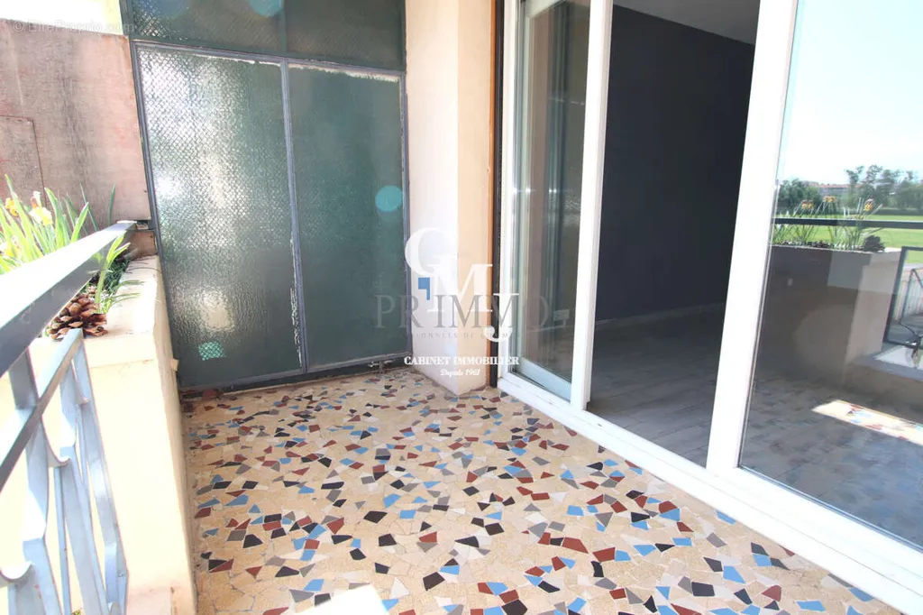 Rõdu - Renovated Flat with Balcony in Fréjus