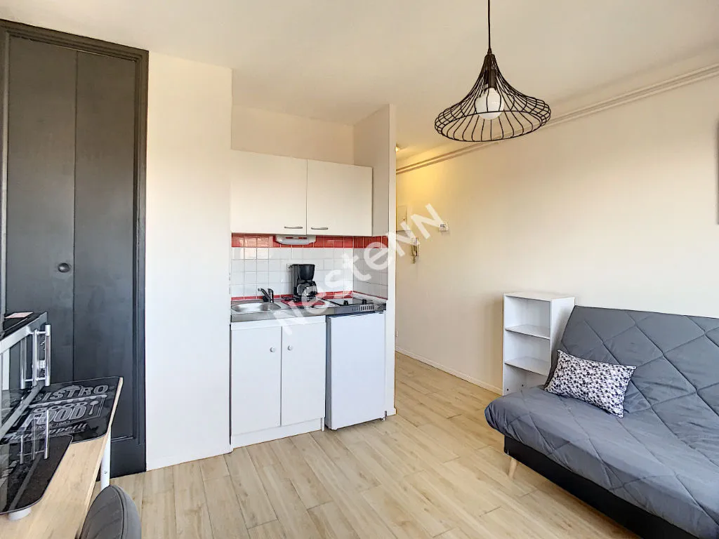 Séjour - Studio avec Parking à Nancy, Quartier Artem