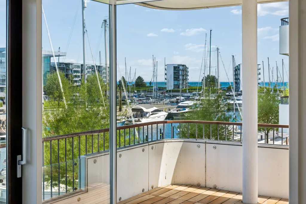 Terrazza - Funkis Apartment with Waterfront Access in Hellerup