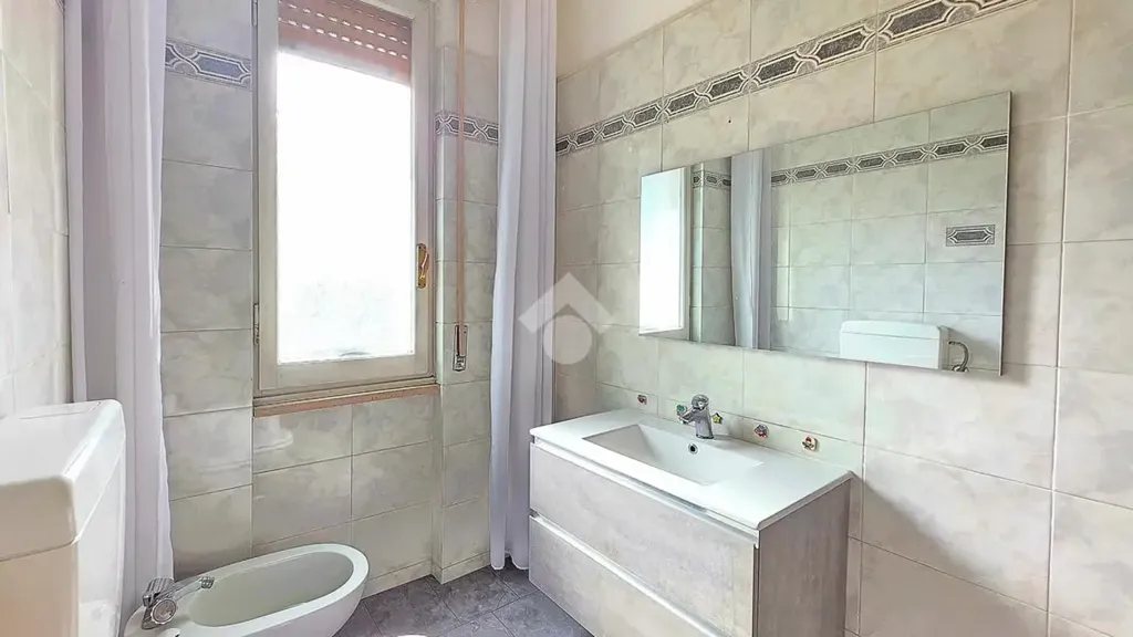 Salles de bain - Apartment with Balcony in Savona