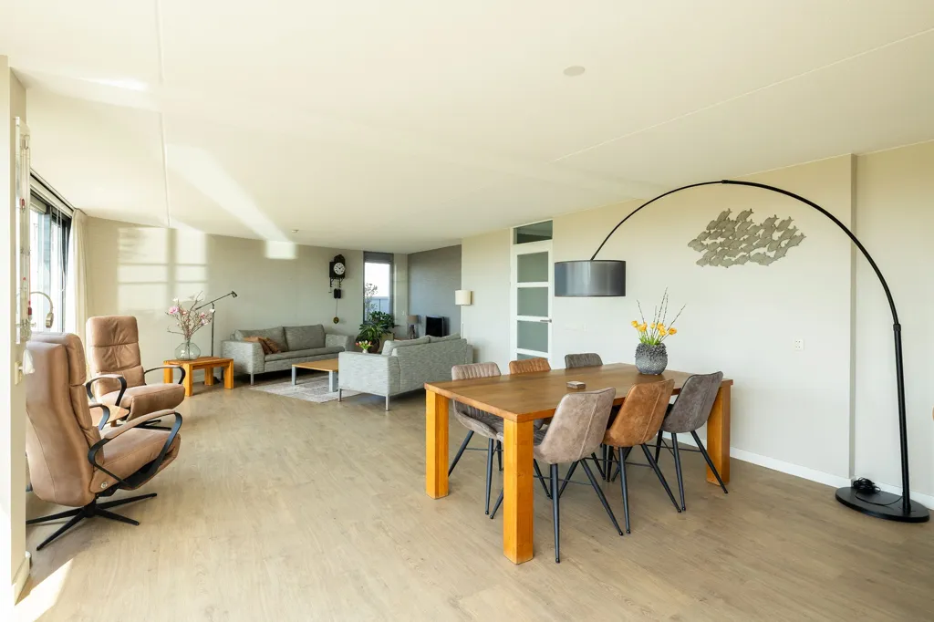 Söögituba - Penthouse with Panoramic View in Wateringen