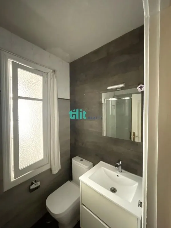 Vannitoad - Apartment with Garage in Paseo de los Puentes