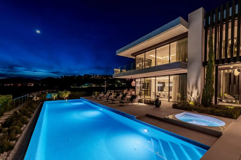 Bassein - Detached Villa with Infinity Pool in Benahavís