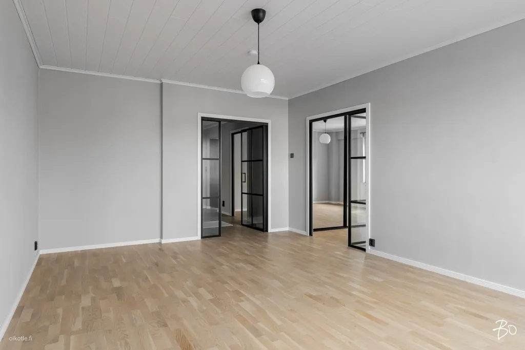 Rooms - Renovated Apartment with Balcony in Turku