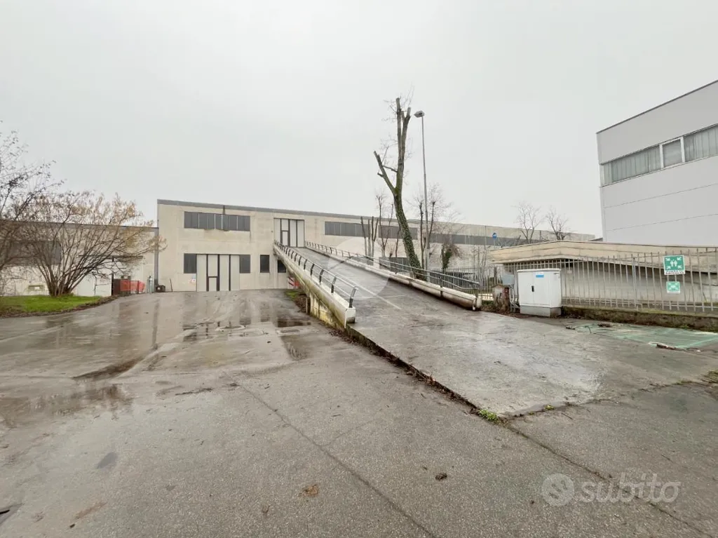 Esterno - Warehouse with Open Space in Cellatica