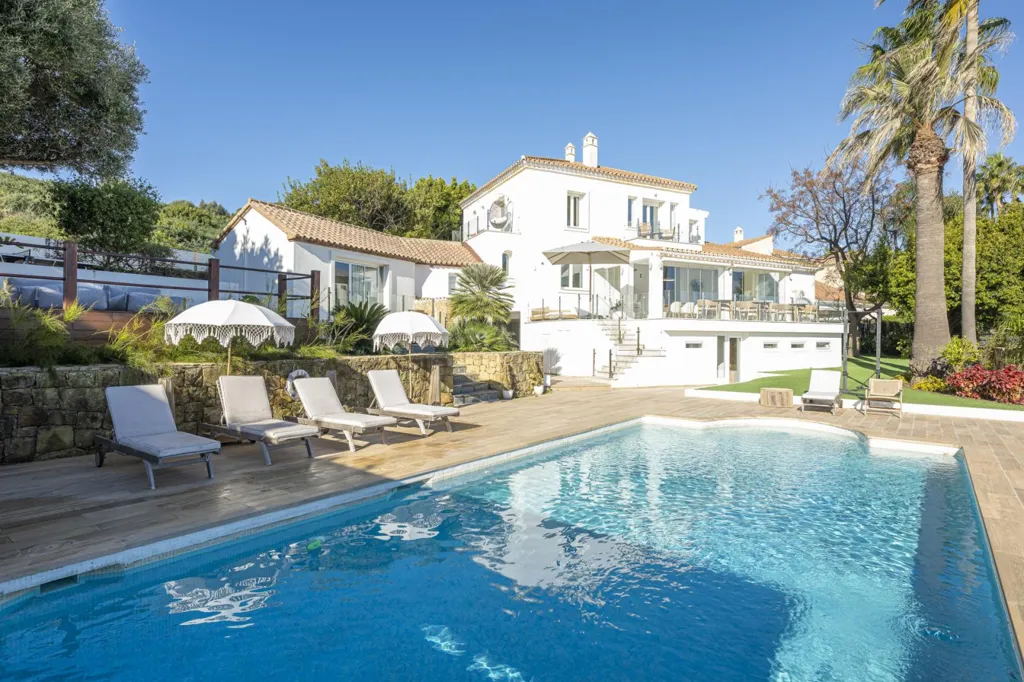 Piscine - Refurbished Villa with Sea Views in La Duquesa