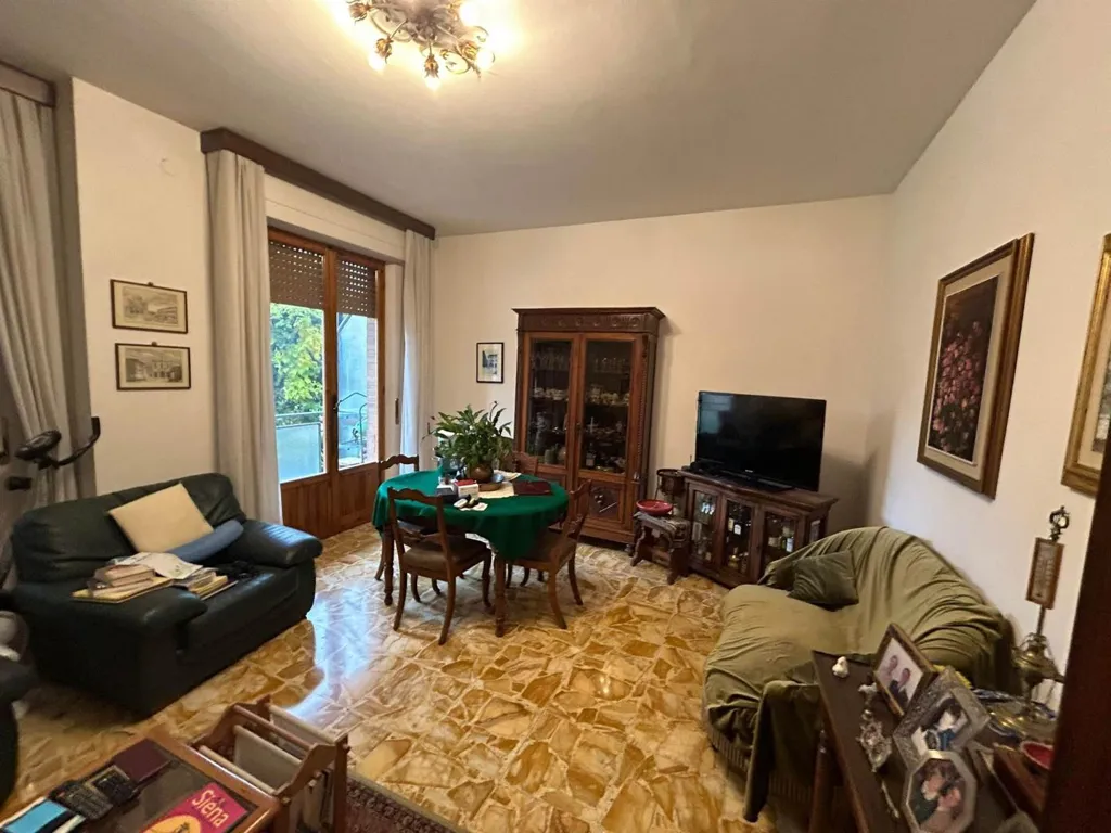 Soggiorno - Appartamento con due terrazzi a Siena nord