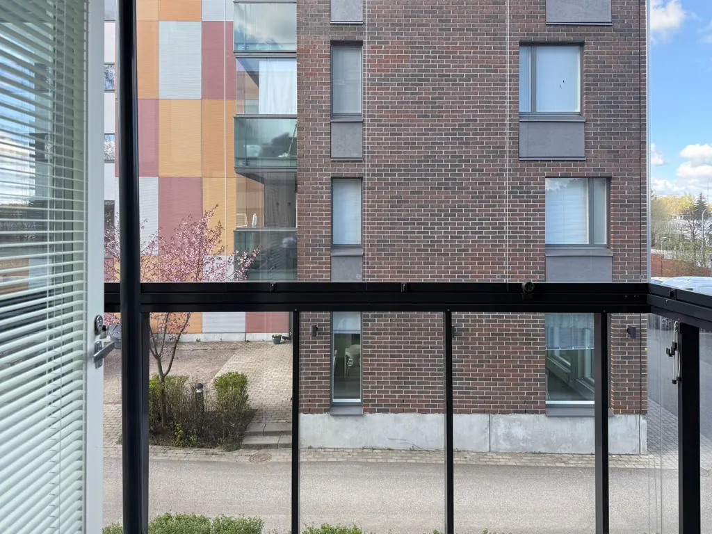 Rõdu - Compact Triplex with Balcony in Vartiokylä, Helsinki