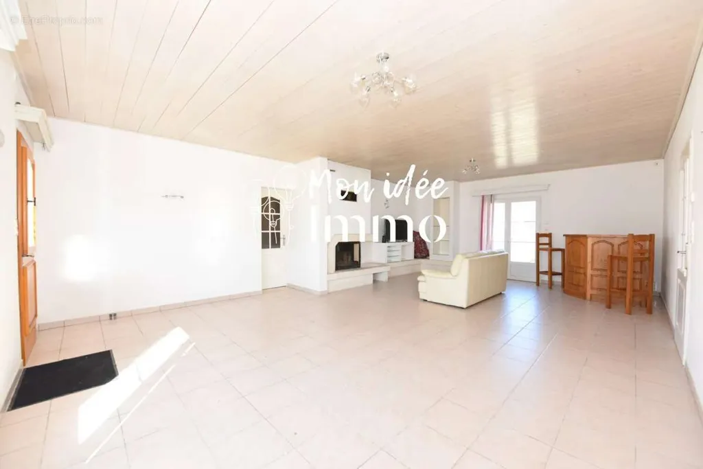 Séjour - Maison Plain-Pied 3 Chambres au Calme à L'Épine