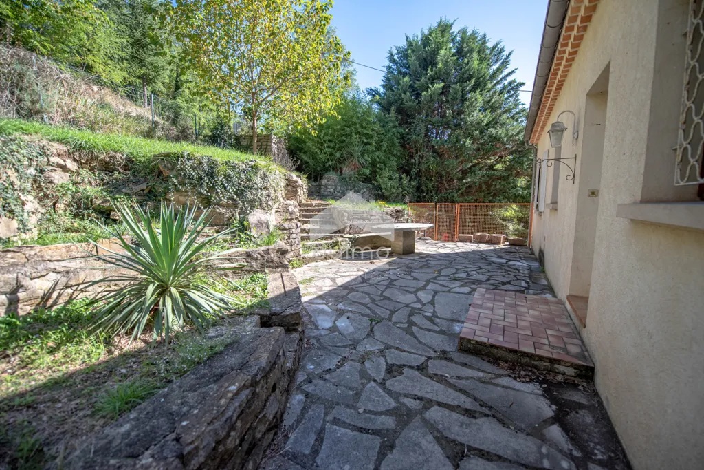 Aed - Spacious House with Garden in Vesseaux