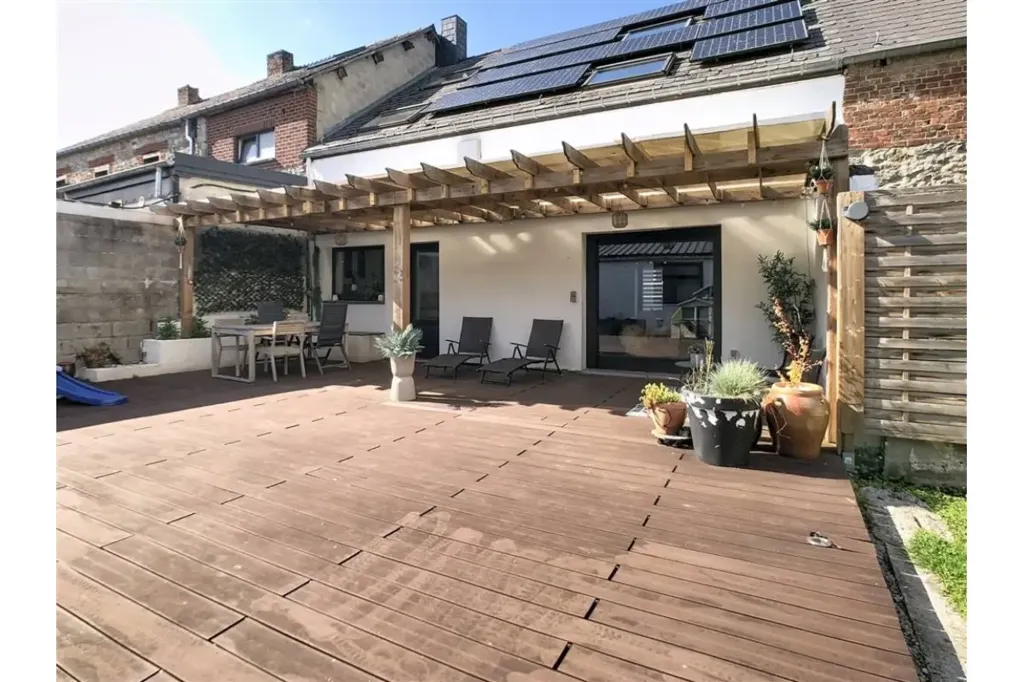 Terrasse - Maison Rénovée avec Terrasse Sud à Baileux