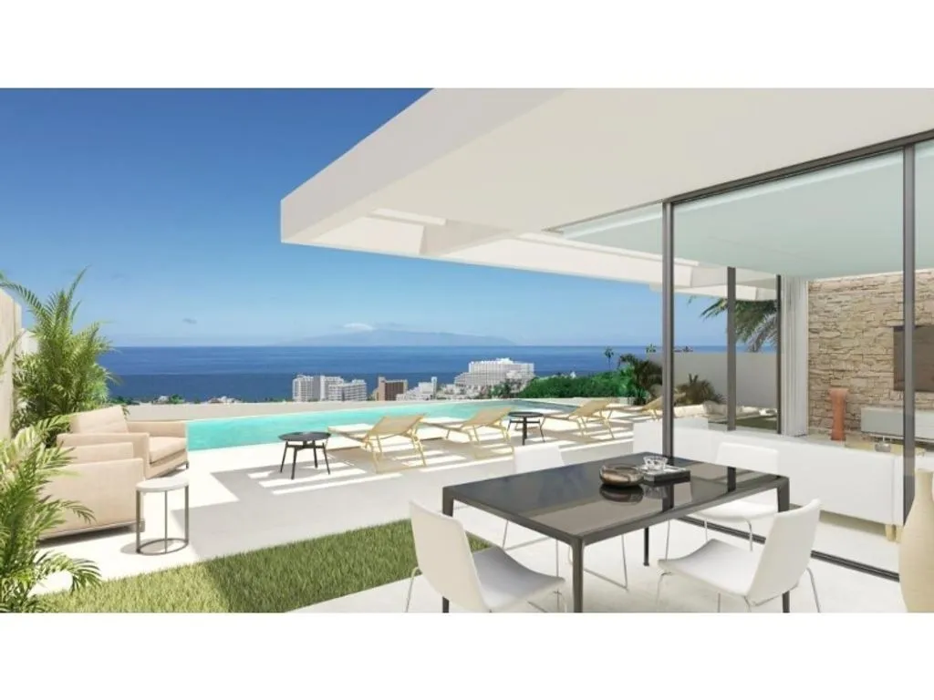 Terrass - Contemporary Villa with Pergola in Adeje