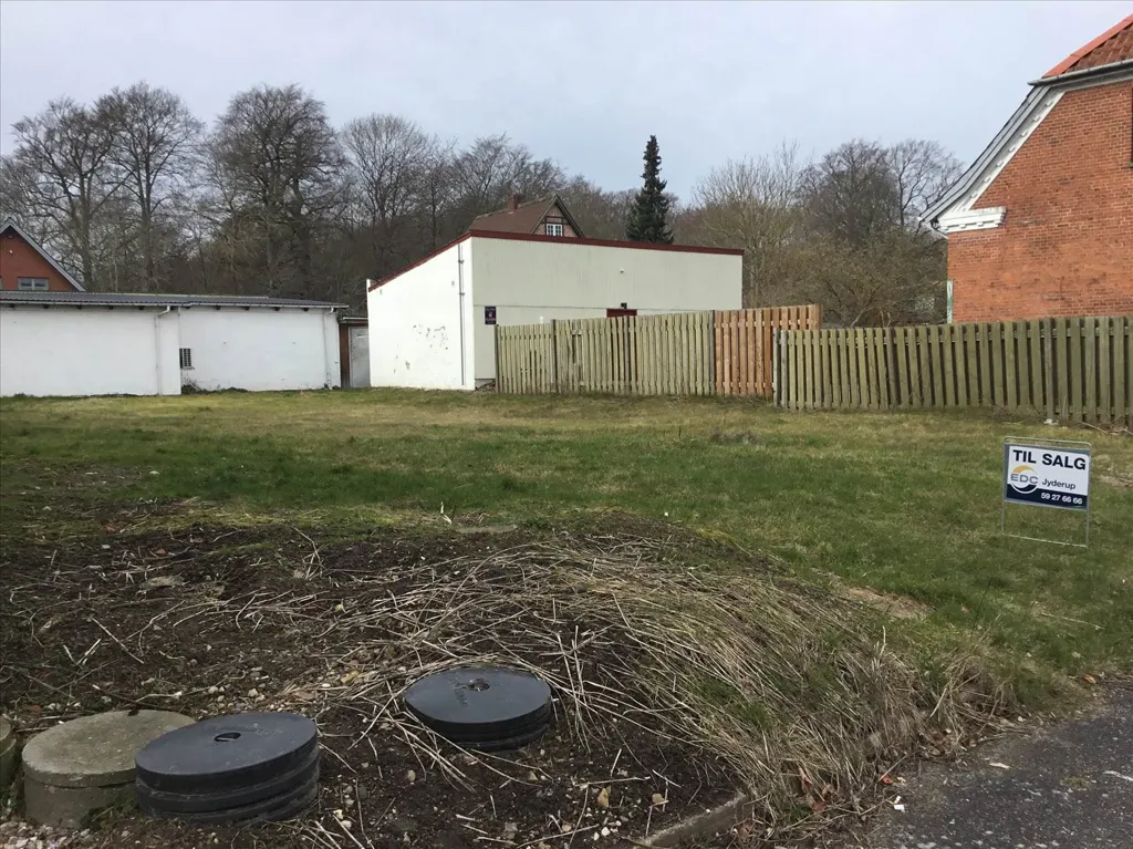 Aed - Year-Round Plot with 5G Coverage in Jyderup