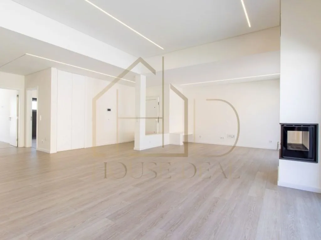Elutuba - Luxury House with Solar Panels in Seixal