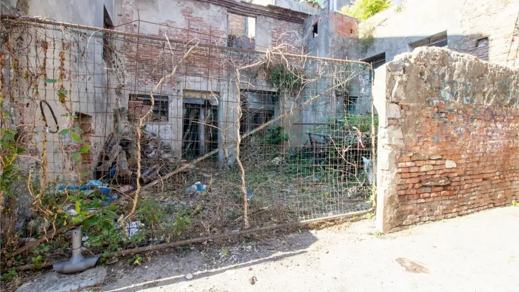 8-room house in IT