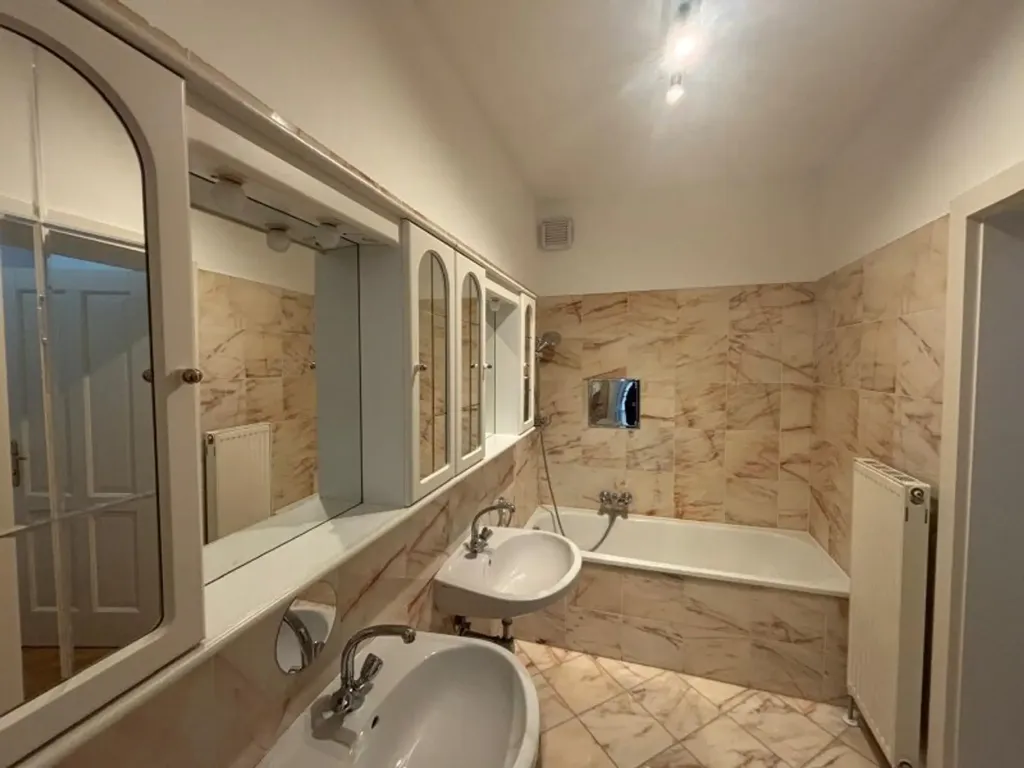 Salles de bain - Maisonette with Dachterrasse in Wiener Neustadt