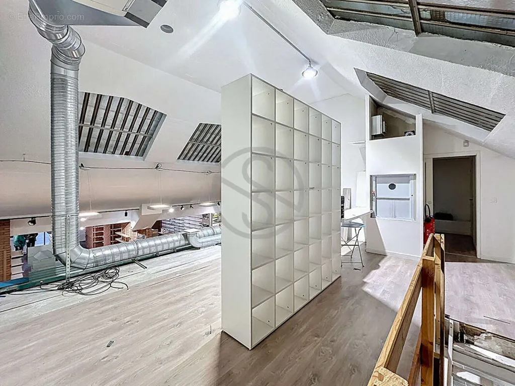 Toad - Commercial Space with High Visibility in Voiron
