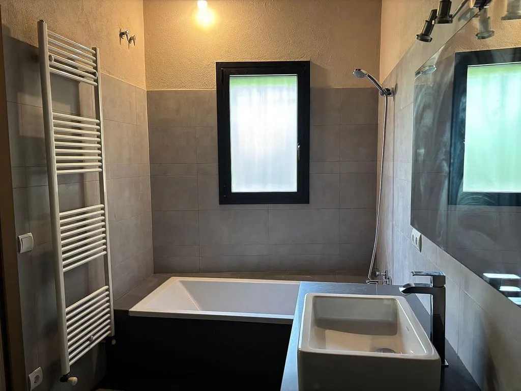Bagni - Restored Masia with Garden in Quart