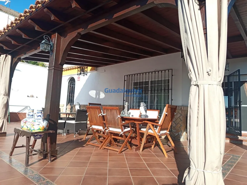 Terrace - Independent Chalet with Pool in Cerros de Montequinto